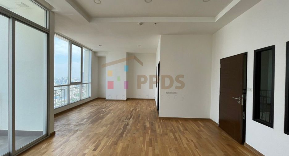 For sale 2 bed condo in Watthana, Bangkok