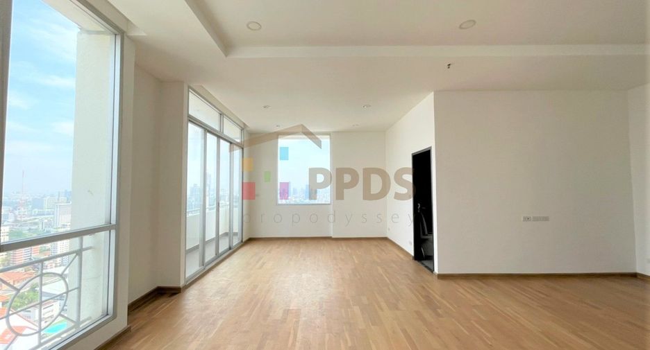 For sale 2 bed condo in Watthana, Bangkok