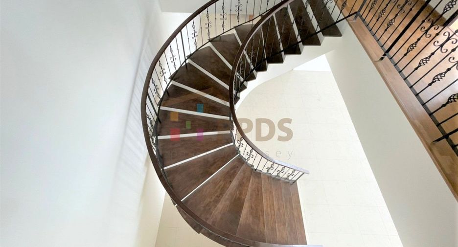 For sale 2 bed condo in Watthana, Bangkok
