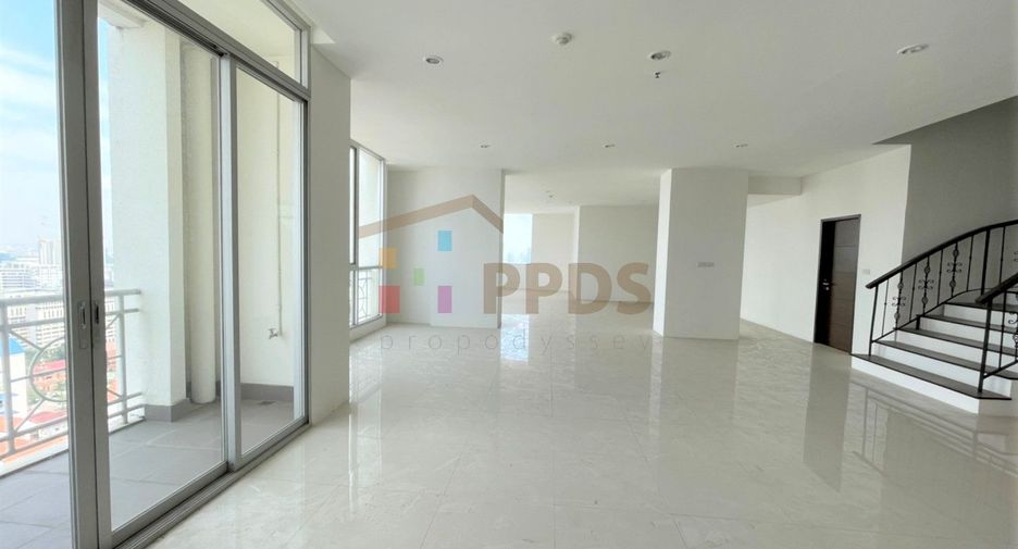 For sale 2 bed condo in Watthana, Bangkok