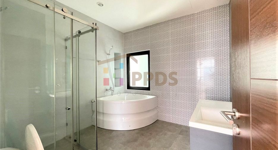 For sale 2 bed condo in Watthana, Bangkok