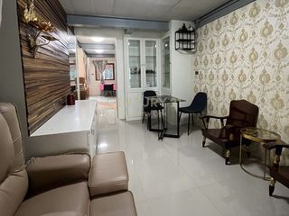 Casa adosada en alquiler de 3 habitaciones en Huai Khwang, Bangkok