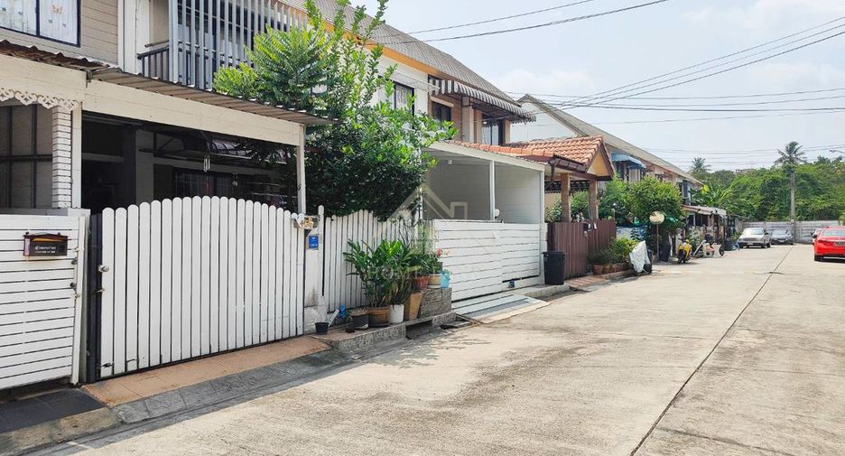 For sale 3 Beds townhouse in Bang Khae, Bangkok