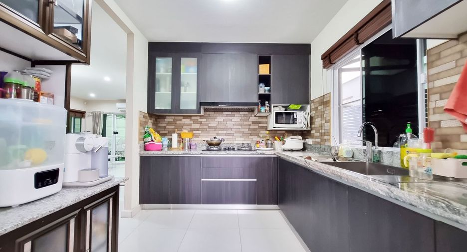 For sale 3 Beds house in Suan Luang, Bangkok