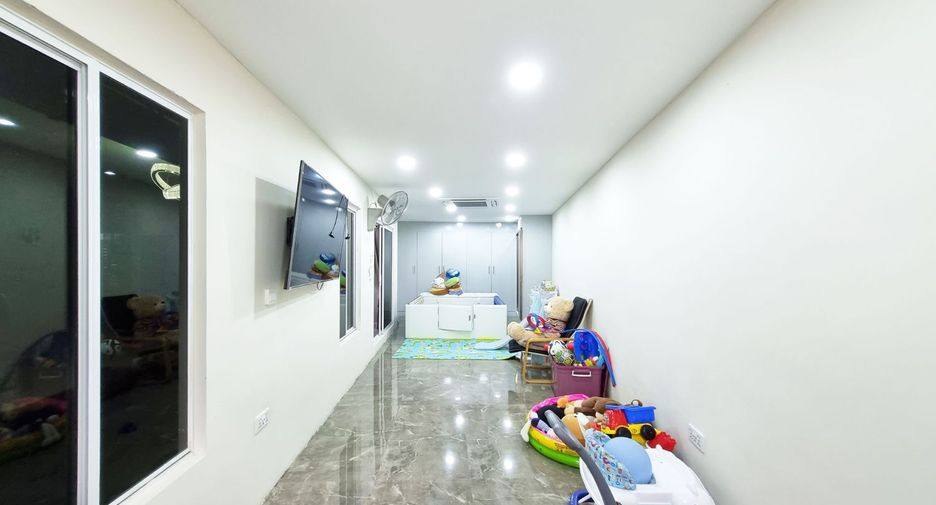 For sale 3 Beds house in Suan Luang, Bangkok