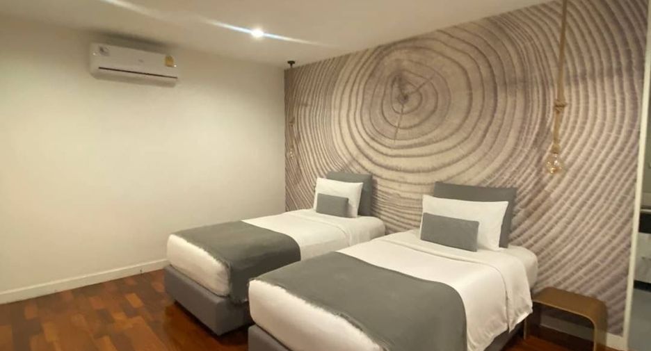 For rent 3 bedrooms condo in Pathum Wan, Bangkok