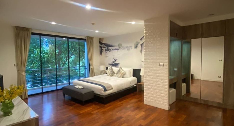 For rent 3 bedrooms condo in Pathum Wan, Bangkok