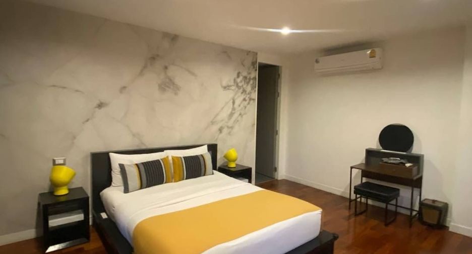 For rent 3 bedrooms condo in Pathum Wan, Bangkok