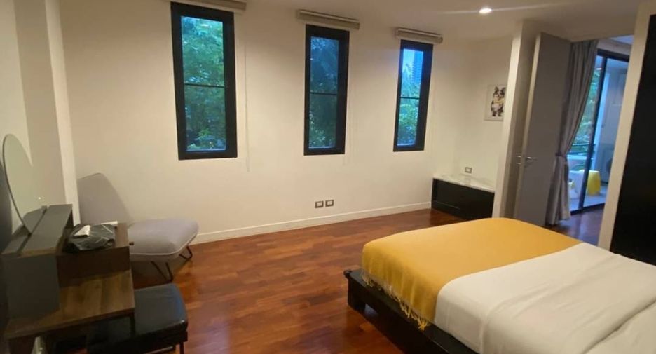 For rent 3 bedrooms condo in Pathum Wan, Bangkok