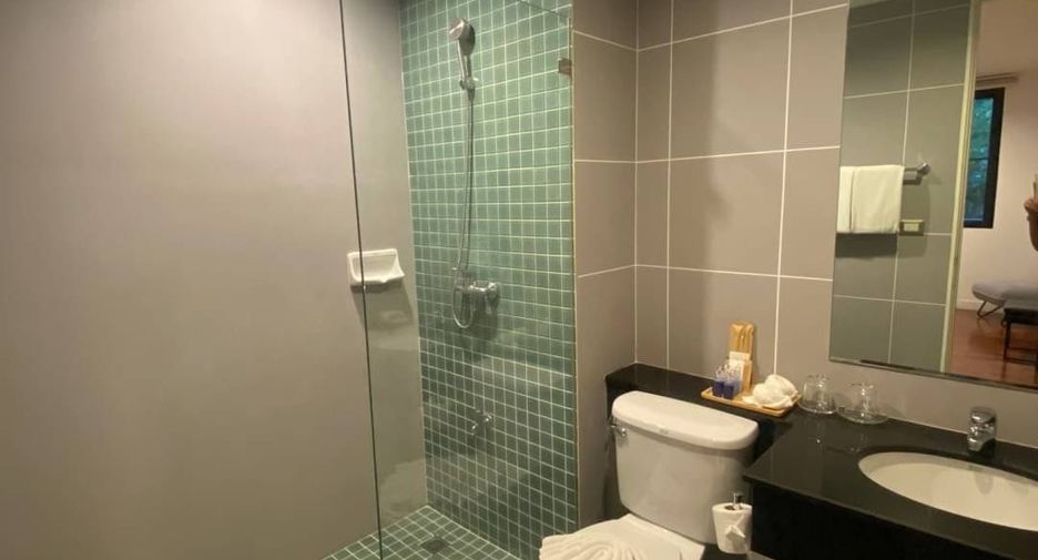 For rent 3 bedrooms condo in Pathum Wan, Bangkok