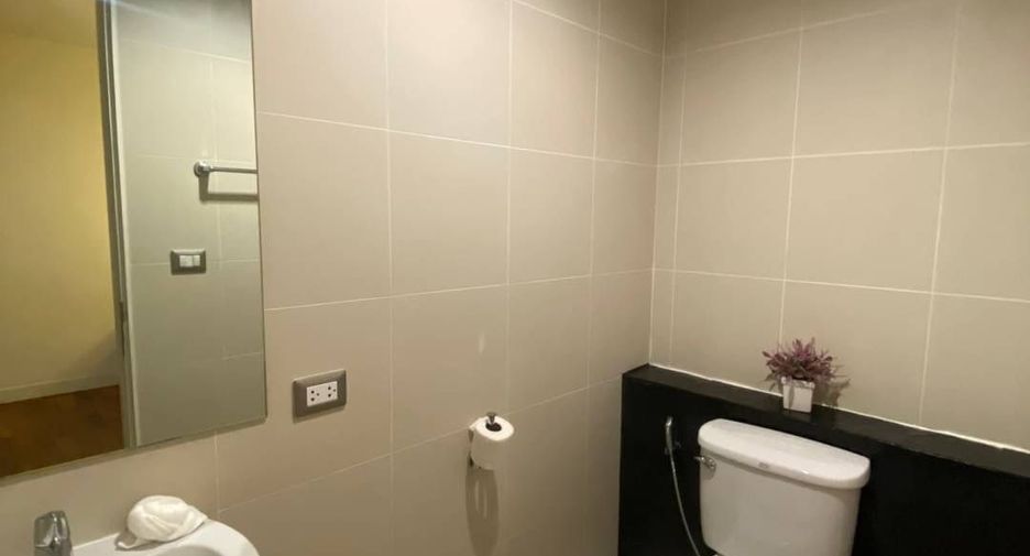 For rent 3 bedrooms condo in Pathum Wan, Bangkok