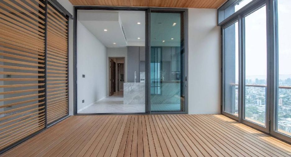 For sale 3 bedrooms condo in Watthana, Bangkok