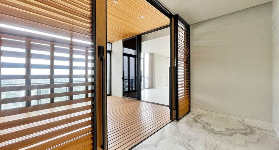 For sale 3 bedrooms condo in Watthana, Bangkok
