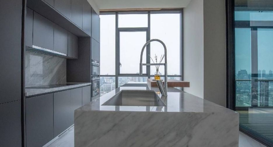 For sale 3 bedrooms condo in Watthana, Bangkok