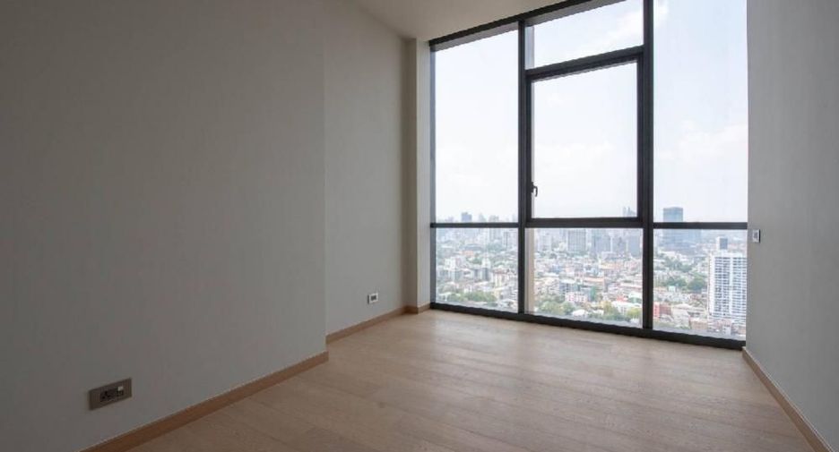 For sale 3 bedrooms condo in Watthana, Bangkok