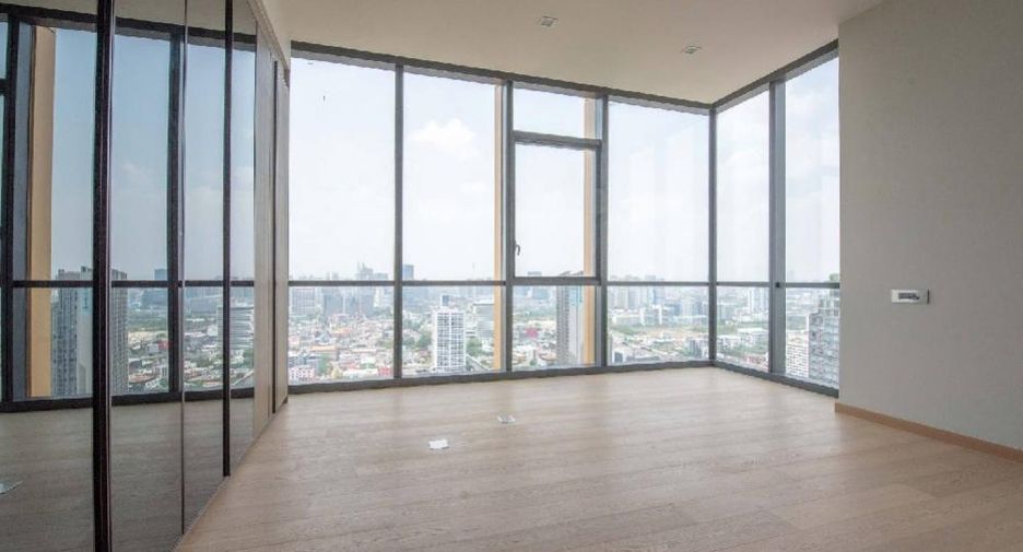 For sale 3 bedrooms condo in Watthana, Bangkok