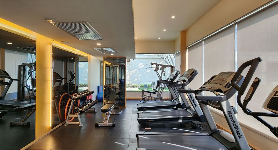 For rent and for sale studio condo in Huai Khwang, Bangkok