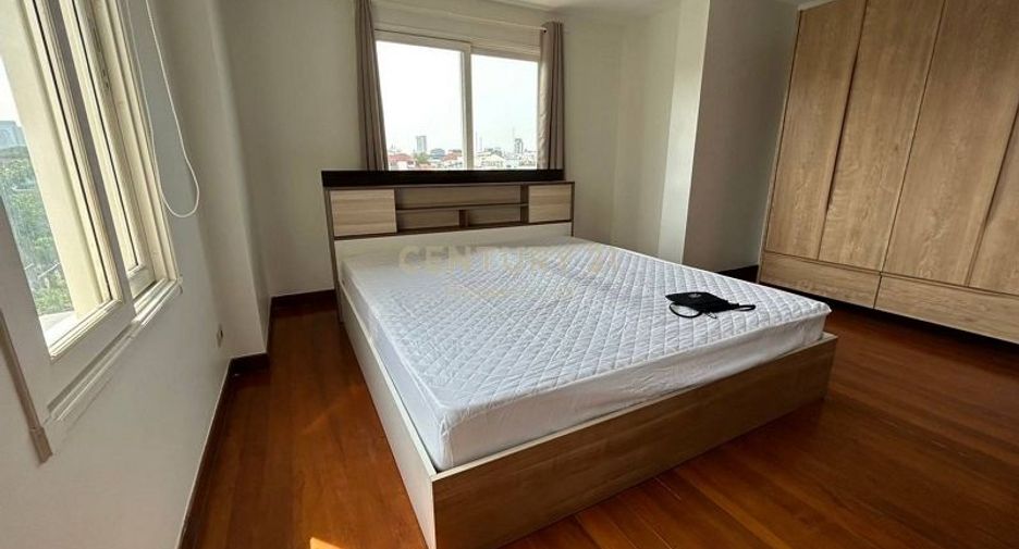 For rent and for sale 4 bedrooms townhouse in Chatuchak, Bangkok