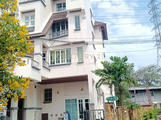 Reihenhaus zur Miete und zum Kauf mit 4 Zimmer in Chatuchak, Bangkok