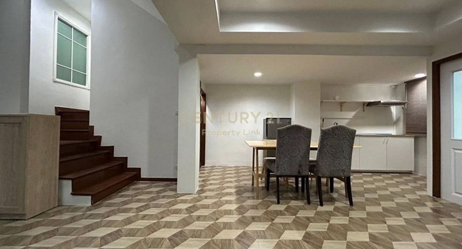 For rent and for sale 4 bedrooms townhouse in Chatuchak, Bangkok
