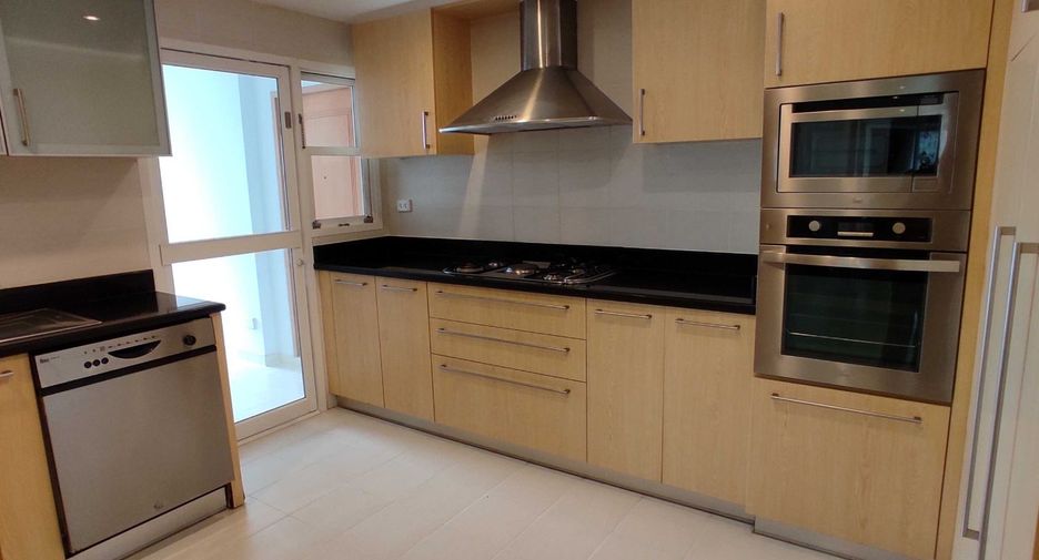 Wohnung zur Miete mit 3 Zimmer in Khlong Toei, Bangkok