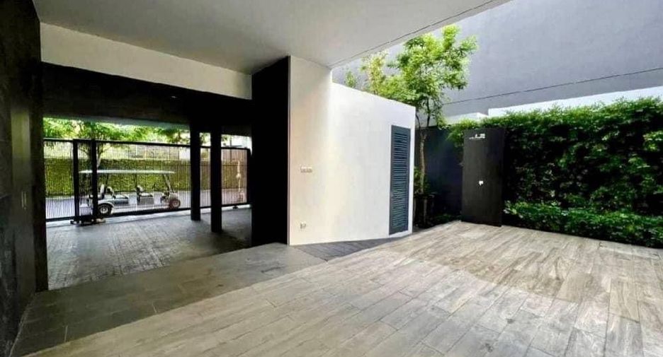For sale 5 bedrooms house in Huai Khwang, Bangkok