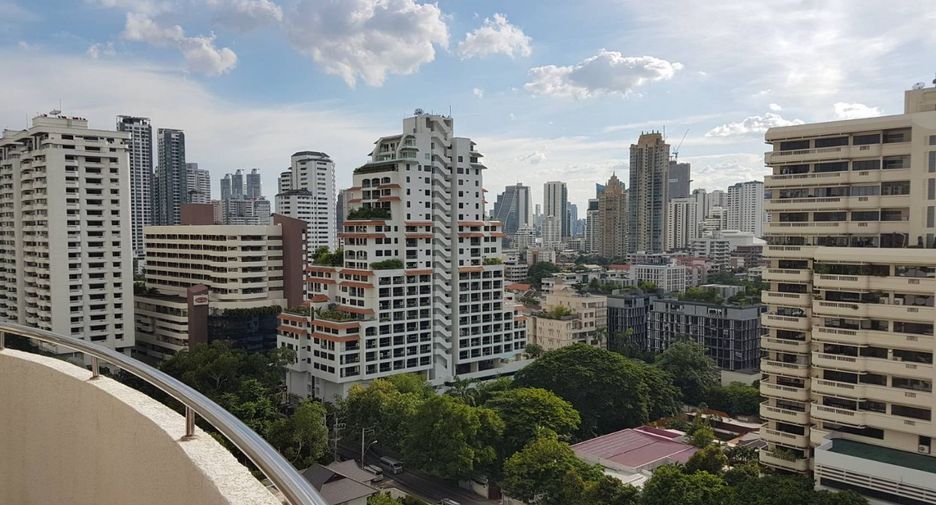For sale 3 ベッドルーム condo in Watthana, Bangkok