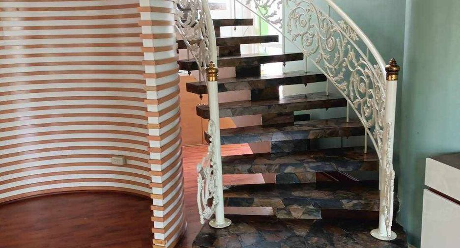 Аренда 5 спальни дом в Щаттхана, Бангкок