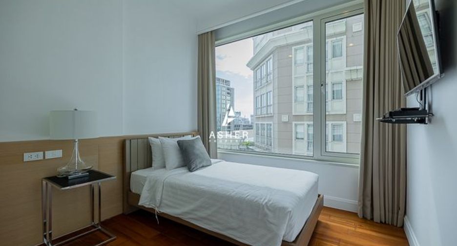 For rent 2 bedrooms condo in Pathum Wan, Bangkok