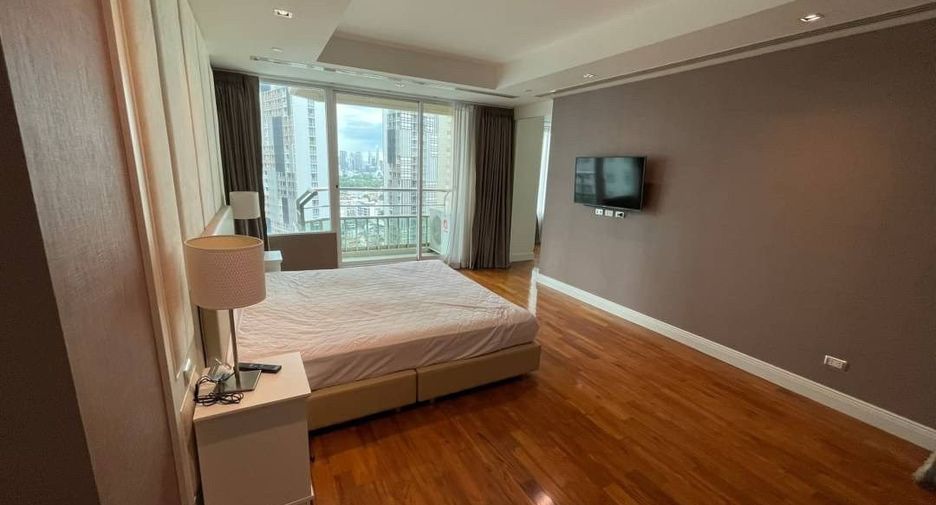 For rent 4 bedrooms condo in Khlong Toei, Bangkok