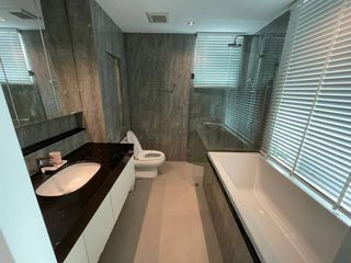 For rent 4 bedrooms condo in Khlong Toei, Bangkok