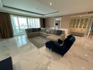 For rent 4 bedrooms condo in Khlong Toei, Bangkok