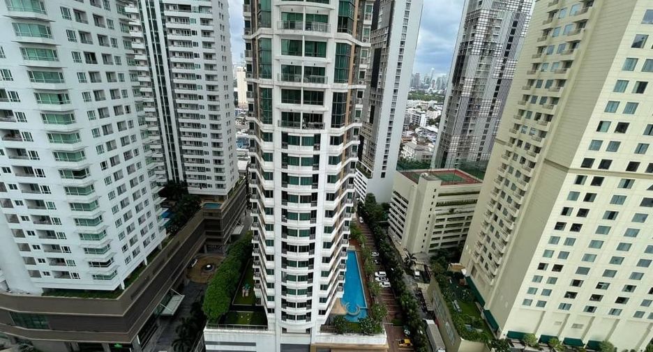 For rent 4 bedrooms condo in Khlong Toei, Bangkok