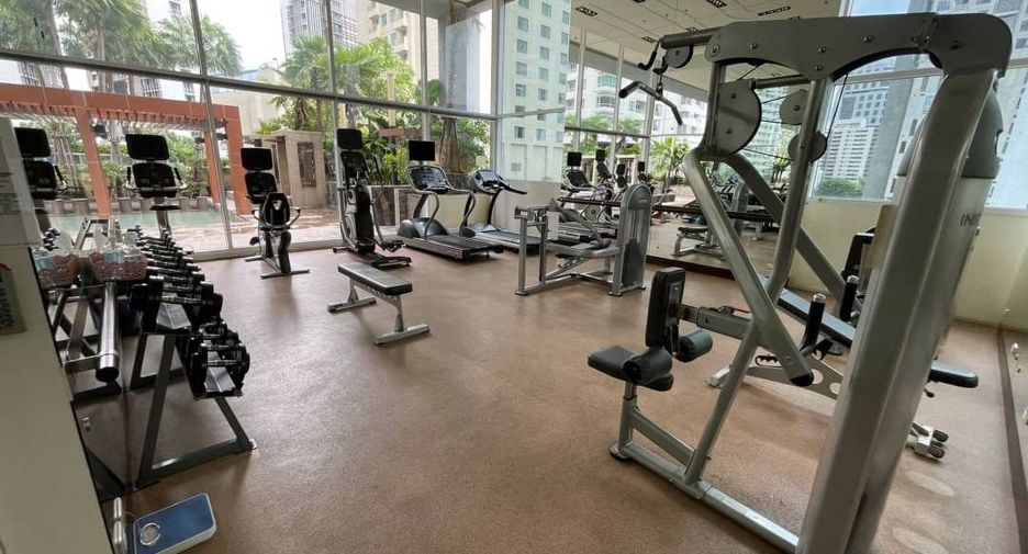 For rent 4 bedrooms condo in Khlong Toei, Bangkok