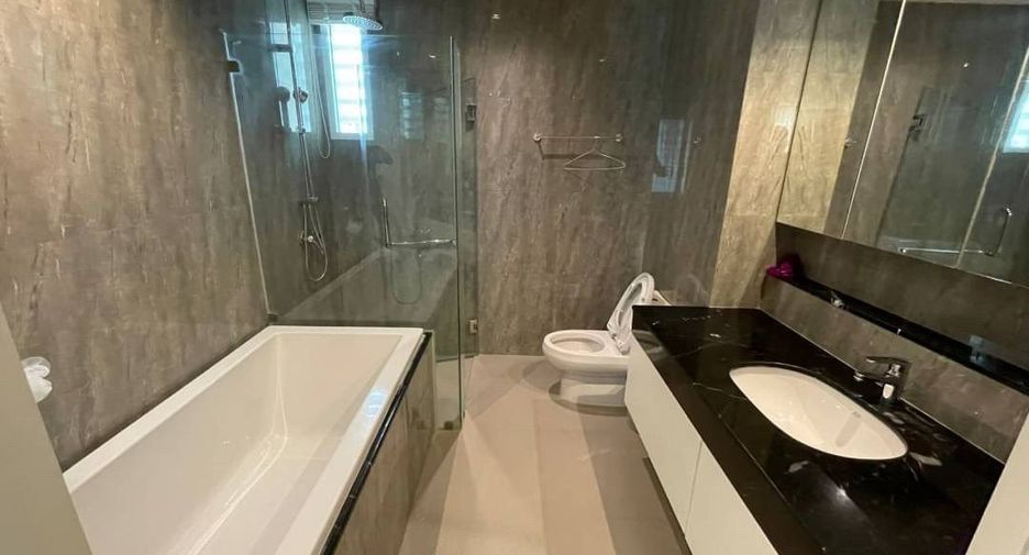 For rent 4 bedrooms condo in Khlong Toei, Bangkok