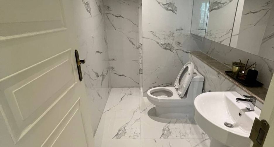 For rent 4 bedrooms condo in Khlong Toei, Bangkok