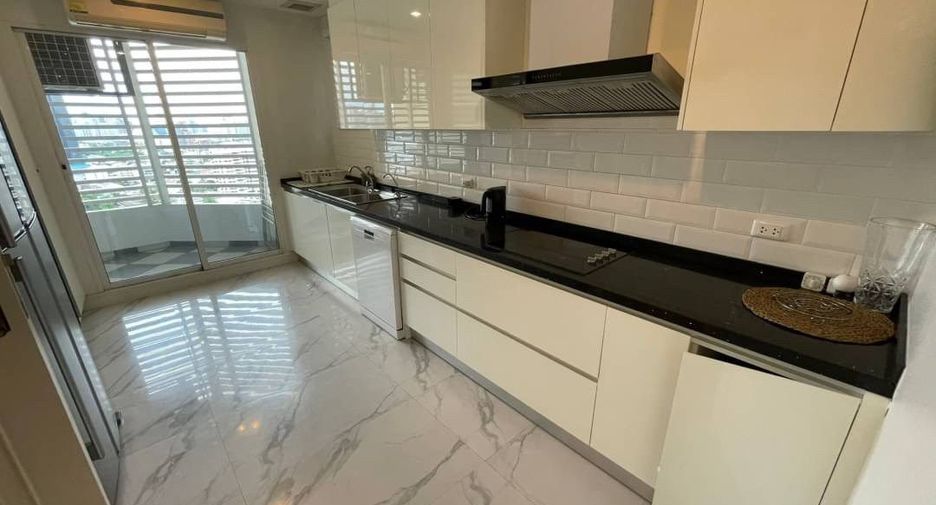 For rent 4 bedrooms condo in Khlong Toei, Bangkok