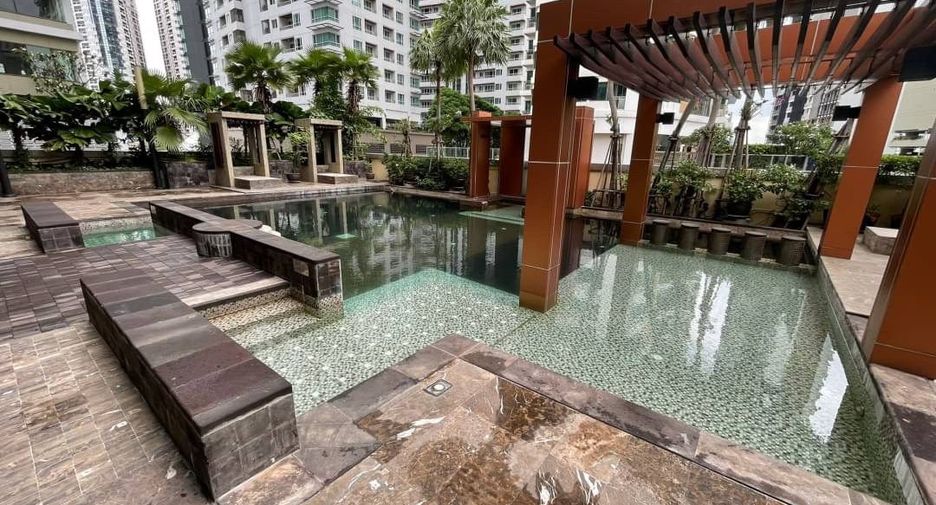 For rent 4 bedrooms condo in Khlong Toei, Bangkok