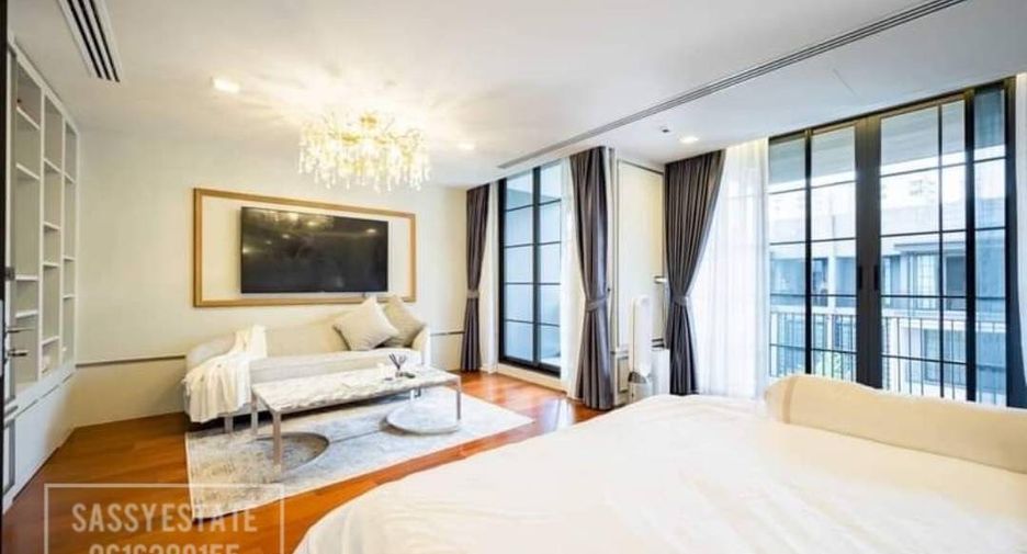 For rent 4 bedrooms house in Watthana, Bangkok