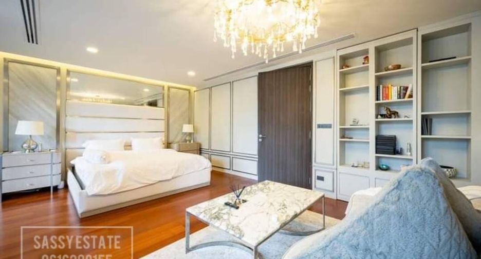 For rent 4 bedrooms house in Watthana, Bangkok
