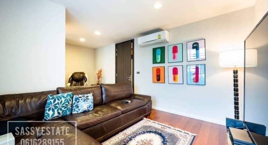 For rent 4 bedrooms house in Watthana, Bangkok