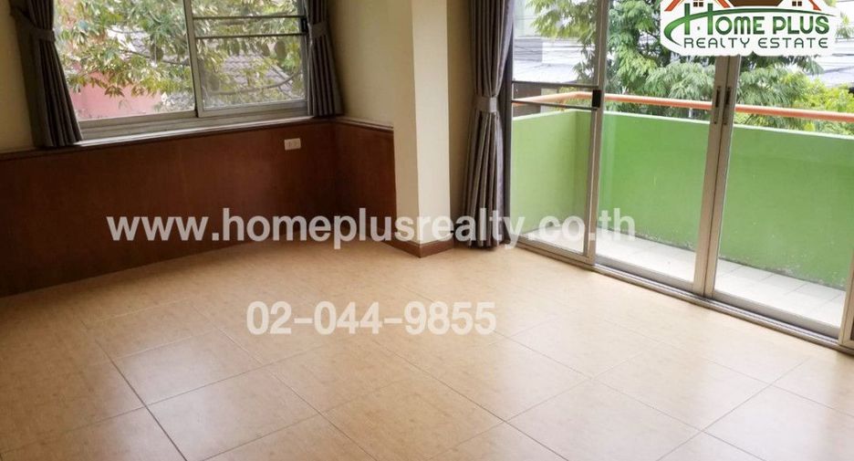 For rent そして for sale 3 Beds house in Khlong Sam Wa, Bangkok