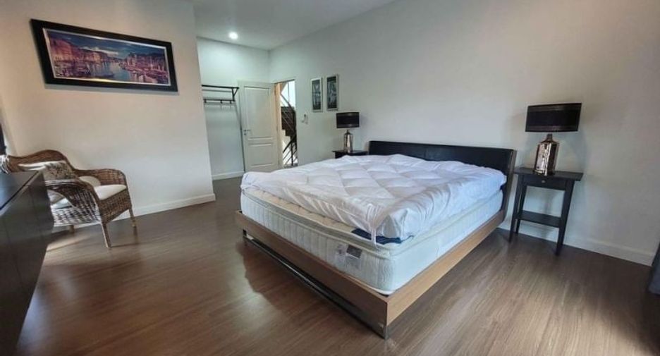 Haus zur Miete und zum Kauf mit 3 Zimmer in Prawet, Bangkok
