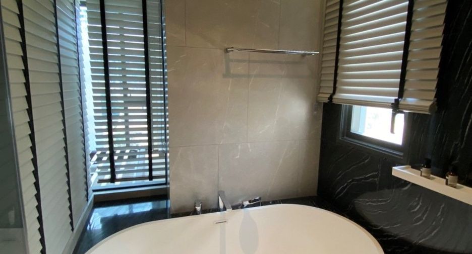 For rent 2 bed condo in Watthana, Bangkok