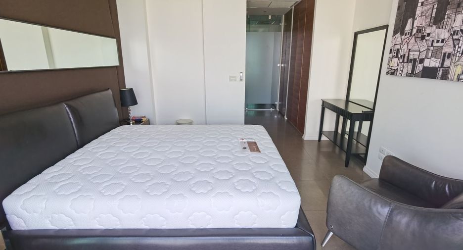 For rent 2 bedrooms condo in Sathon, Bangkok
