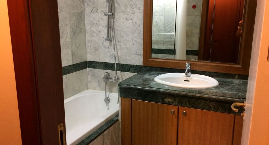 Wohnung zur Miete mit 3 Zimmer in Pathum Wan, Bangkok