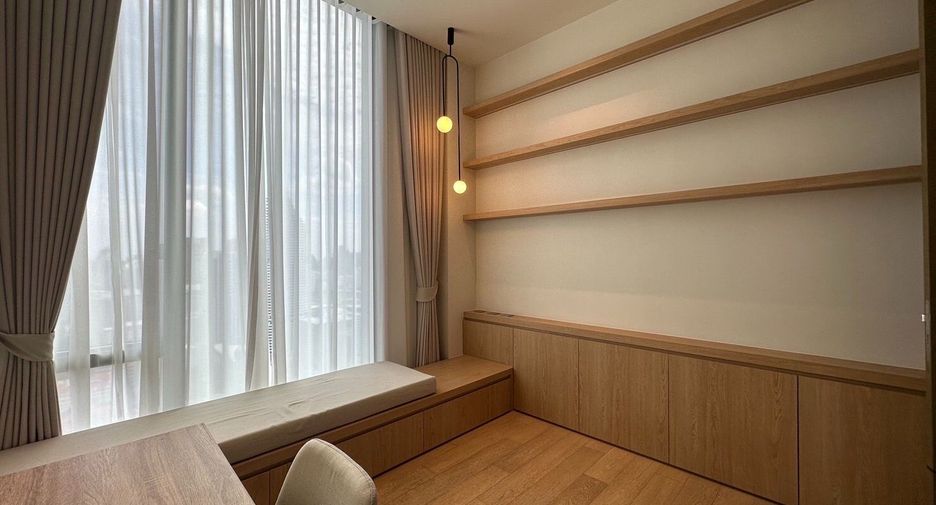 For rent 2 bedrooms condo in Pathum Wan, Bangkok