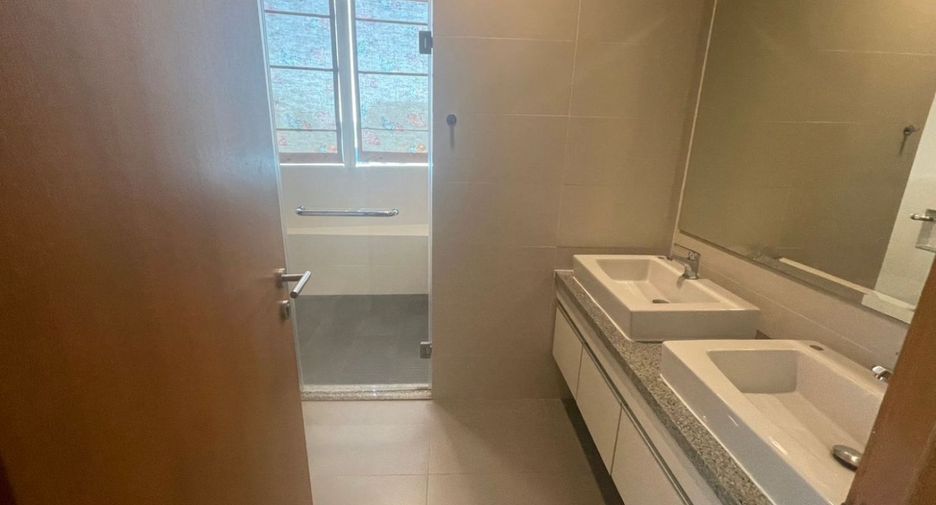 For rent and for sale 3 bedrooms condo in Khlong Toei, Bangkok