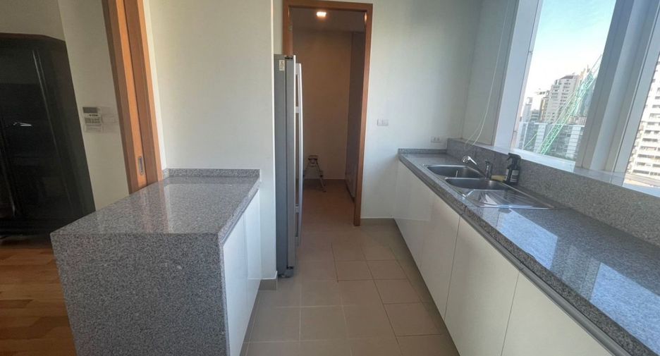 For rent and for sale 3 bedrooms condo in Khlong Toei, Bangkok