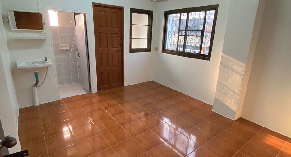 For sale 62 bed apartment in Lat Phrao, Bangkok